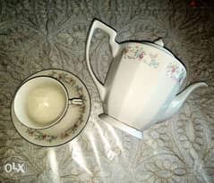 6 tea cups with sugar pot and tea-pot