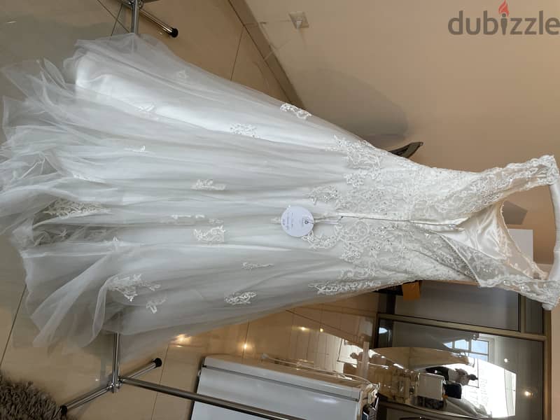 Liquidation! 35 Brand wedding dresses in bulk 4
