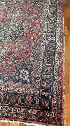 Antique persian wool rug conserved in a great condition