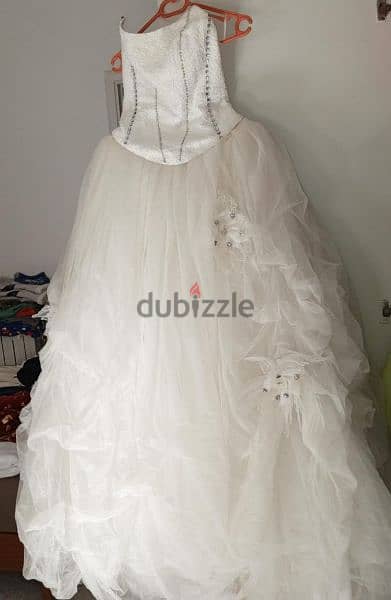 Wedding Dress size Small.  from 50 to 60 kg. 2