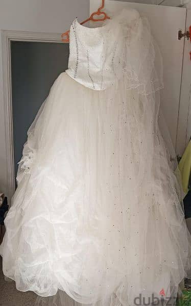 Wedding Dress size Small.  from 50 to 60 kg. 3