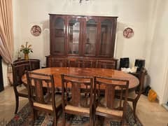 dining table extendable + 8 chairs in excellent conditions