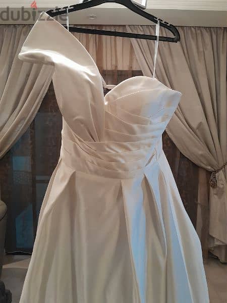 فستان زفاف قماش مميز ساتان حريري بداخله جوبون jupon 1