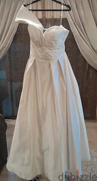 فستان زفاف قماش مميز ساتان حريري بداخله جوبون jupon 2