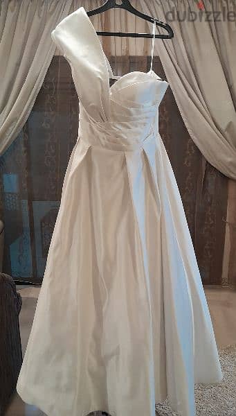 فستان زفاف قماش مميز ساتان حريري بداخله جوبون jupon 3