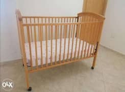 Baby wood bed for sale 0