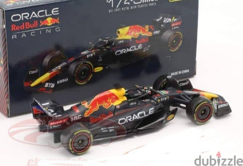 Max Verstappen Redbull RB18 (2022)  diecast car model 1;43. 4