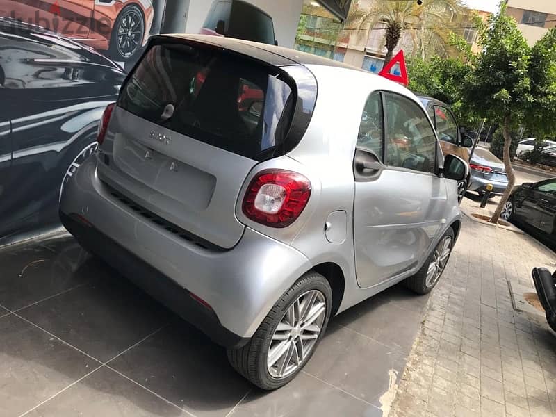 Smart Fortwo EQ  model:2019 , 5000 miles only 5