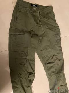 Bershka dark green cargo pants (Medium)