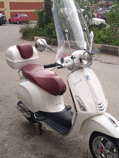 Vespa Primavera model 2014 injection full accessories 35000klm