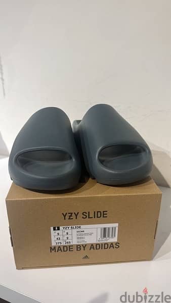 Yeezy slides 0