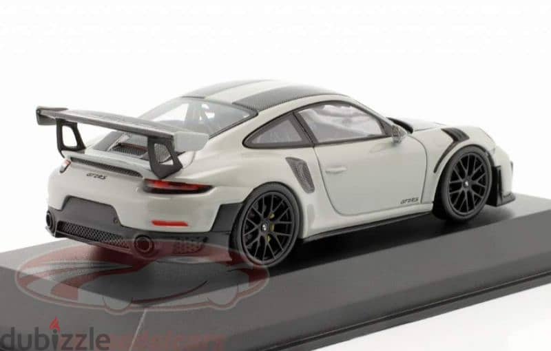 Porsche GT2 RS diecast car model 1;43. 3