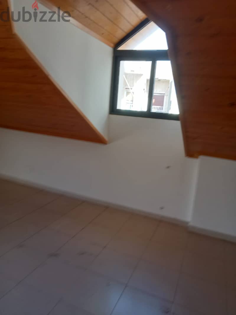 Roof for rent in Mansourieh روف للايجار في منصورية 4