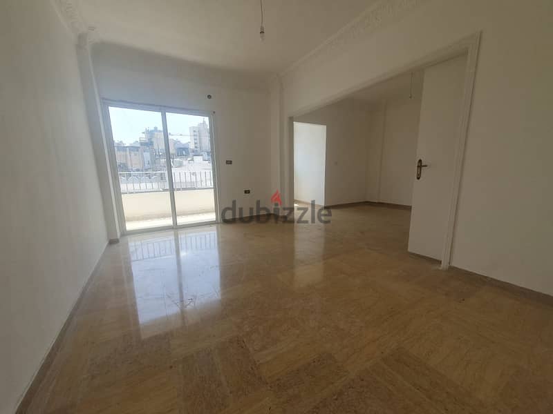 Apartment for sale in Sanayehشقة للبيع في الصنايع 2
