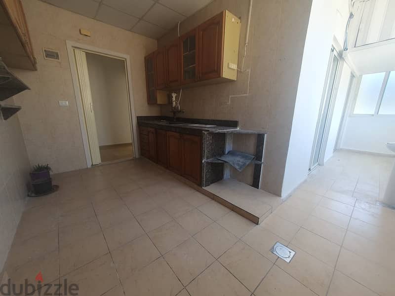 Apartment for sale in Sanayehشقة للبيع في الصنايع 3