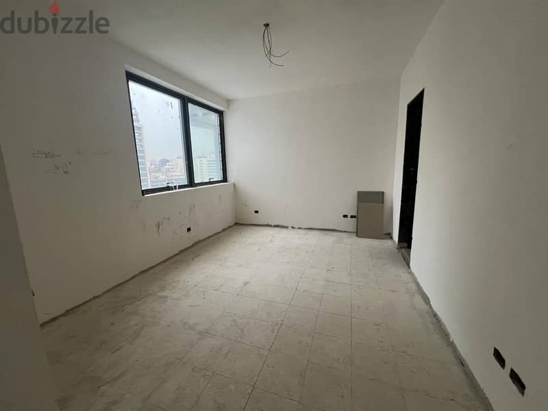 Apartment with Terrace for Rent in Ain al Mraisseشقة جديدة مع تراس 9