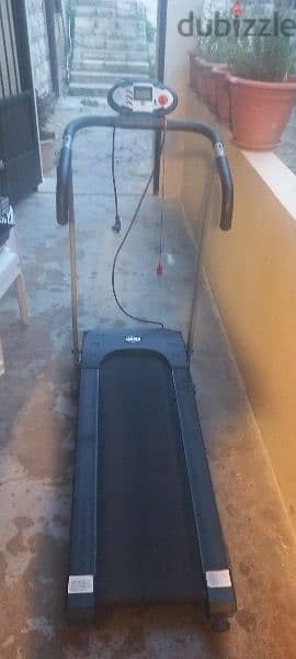 Jada brand Treadmill 1 HP motor in great condition for sale 2