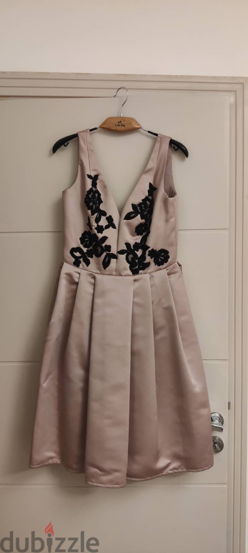 Elegant dress perfect for any special occasion! 0