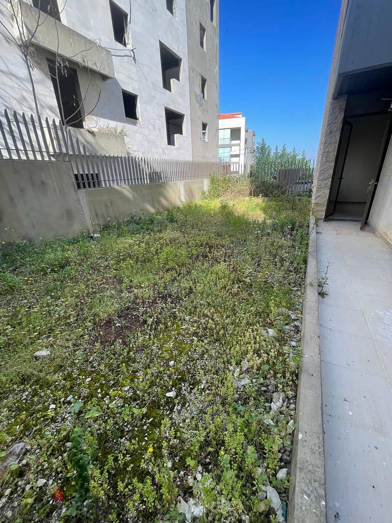220 sqm apartment with 175 sqm of garden in kfarehbab 13