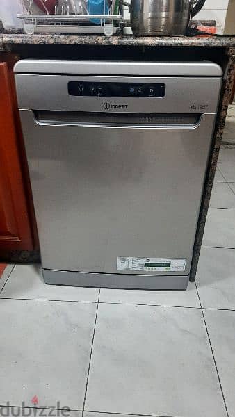 microwave and dishwasher like new (dishwasher is used only once) 0