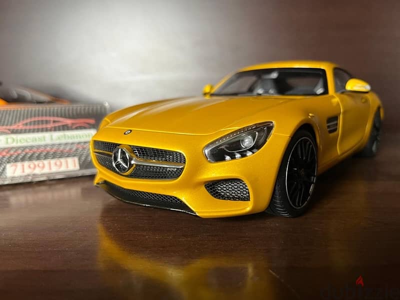 mercedes benz gt amg in yellow autoart diecast model car scale 1/18 0