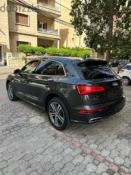 Audi Q5 Quattro S-line 2018 gray on black (clean carfax) 3