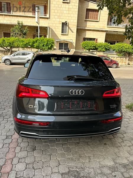 Audi Q5 Quattro S-line 2018 gray on black (clean carfax) 5
