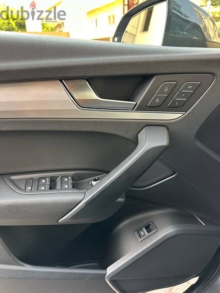Audi Q5 Quattro S-line 2018 gray on black (clean carfax) 15