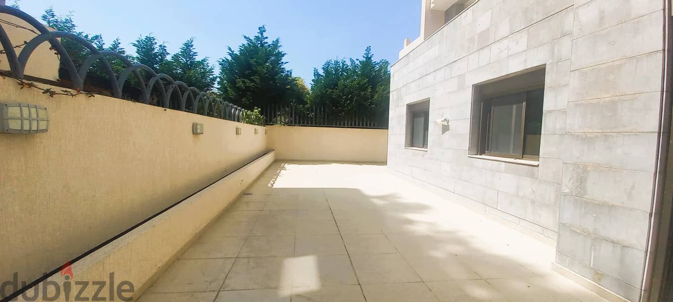 Spacious Apartment with 140m² of Garden and Terrace for Sale in Adma 3