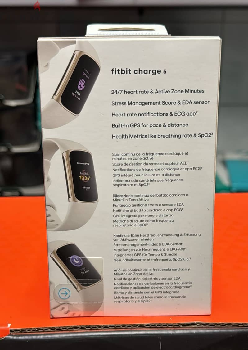Fitbit Charge 5 soft gold stainless steel case & lunar white band 0