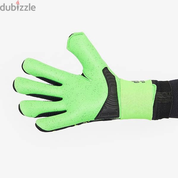 professional Glovelu - e:Xome+ Goal keeper gloves, size 5 1
