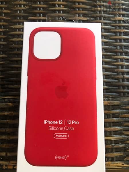 Phone 12 | 12 Pro Silicone Case with MagSafe - (PRODUCT)RED 2