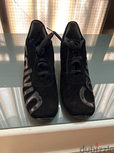 black sport shoes with heel size 38 0
