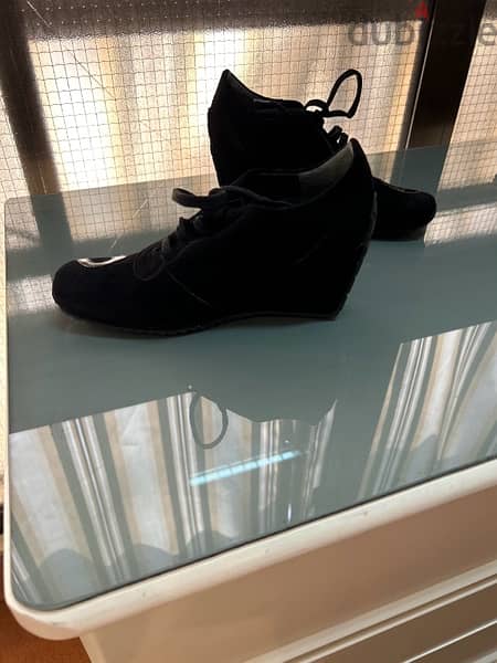 black sport shoes with heel size 38 1