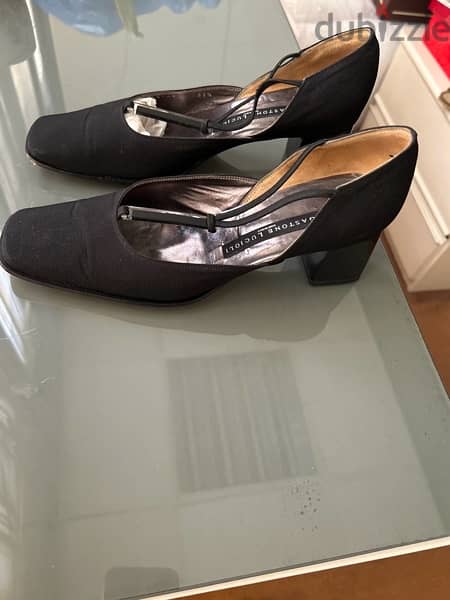 italian medium heel black shoes 1