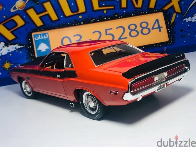 1/18 diecast Dodge Challenger T/A 1970 Muscle 340 Engine ! 10