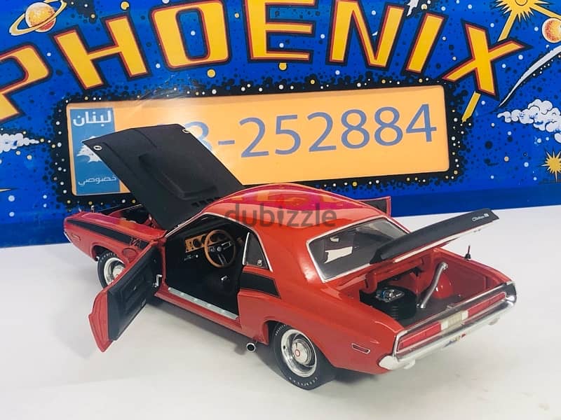 1/18 diecast Dodge Challenger T/A 1970 Muscle 340 Engine ! 11