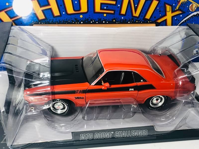 1/18 diecast Dodge Challenger T/A 1970 Muscle 340 Engine ! 13