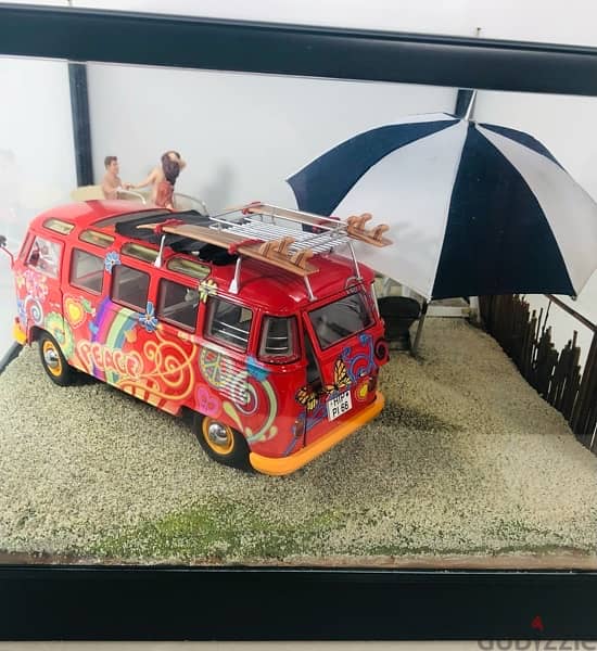 1/18 diecast Vintage VW Bus/Buggy beach BIG Diorama w figurine. 7