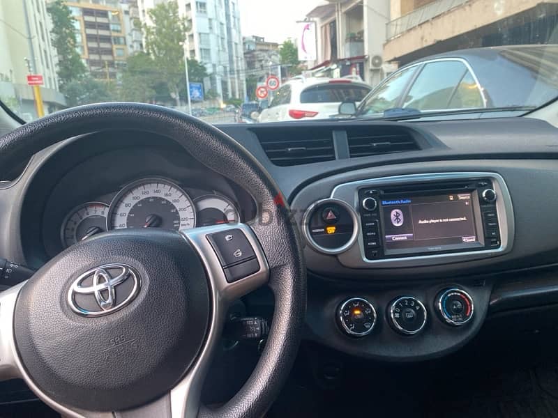 Toyota Yaris SE 2014 Super Clean 4