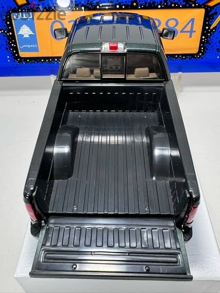 1/18 diecast Ford F150 Lariat 2006 OUT OF PRINT (NEW BOXED) 5