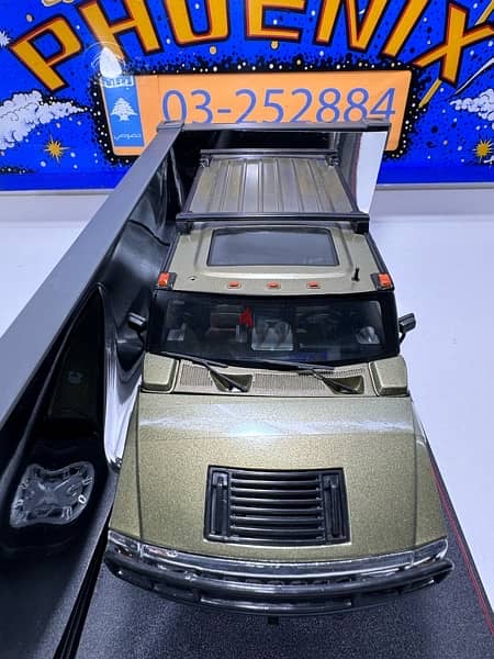 1/18 diecast Hummer H2 Silver by Maisto Thailand (Unused boxed) 6