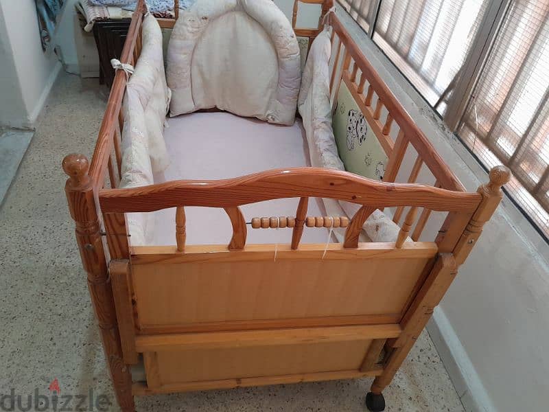 سرير طفل خشب مستعمل للبيع 5