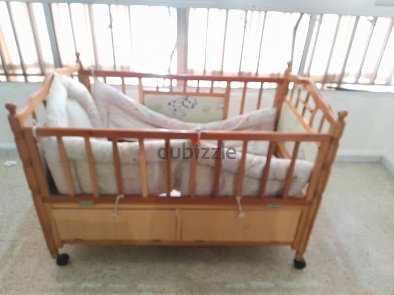 سرير طفل خشب مستعمل للبيع 6