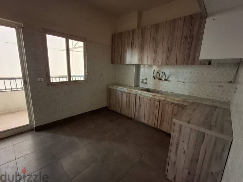 225 Sqm 2nd floor apartment in Zalka | city view 3