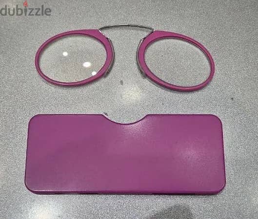 Reading Glasses 2.5x Sticks on mobile back 0
