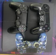 ps4 with 3 controllers