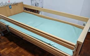 سرير طبي مع فرشة طبية /   medical bed with matress and remote