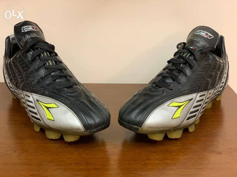 soccer shoes size 44.5 2