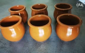 6 glazed clay cups